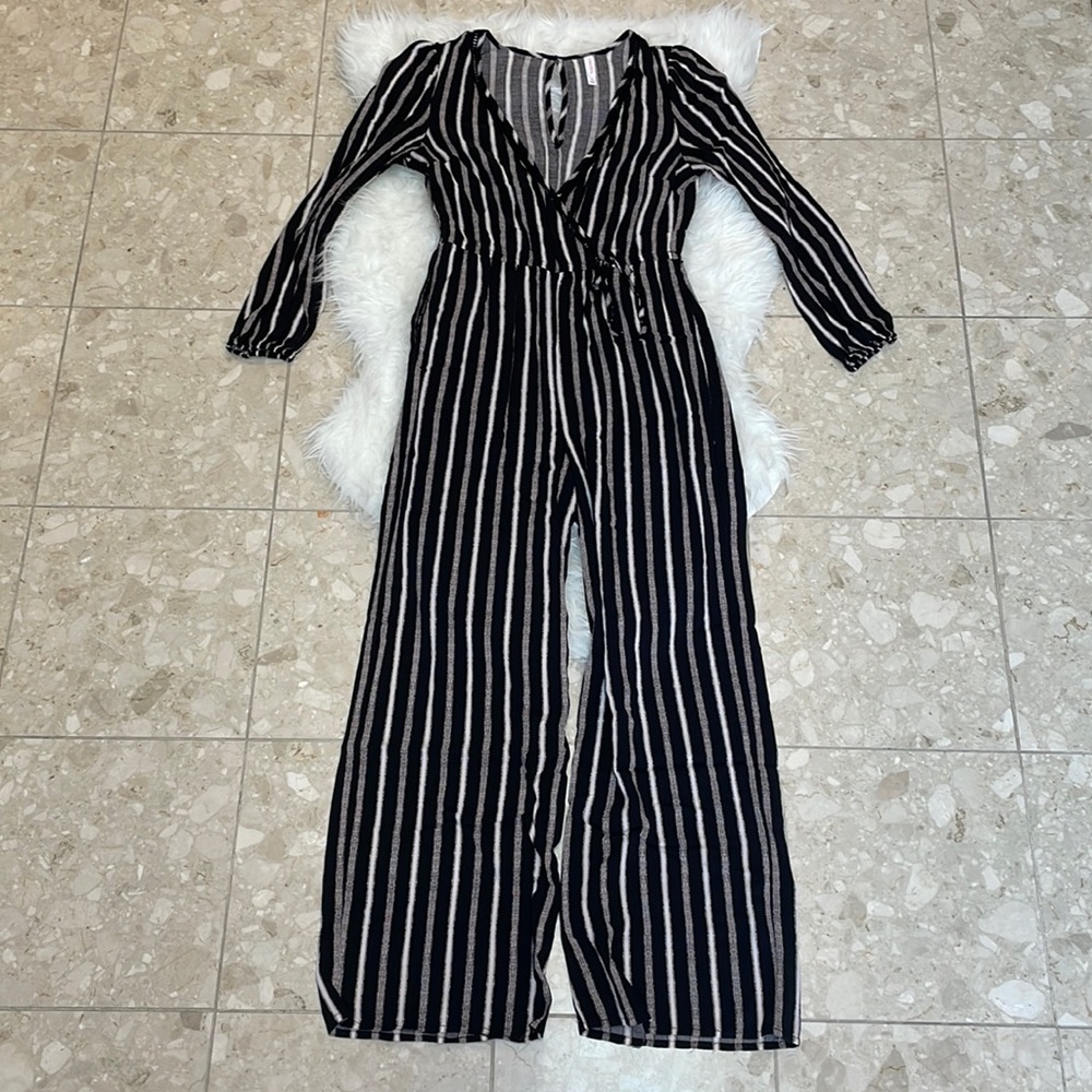 Xhilaration long sleeve jumpsuit size small worn once